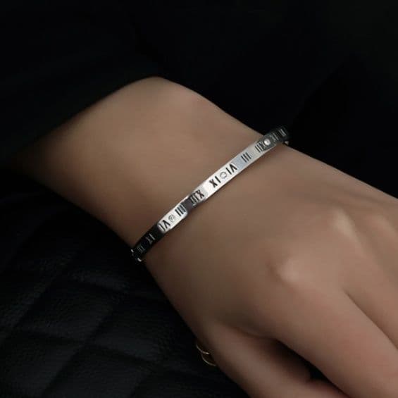 ペア アクセサリー バングル 時を刻む絆のバングル