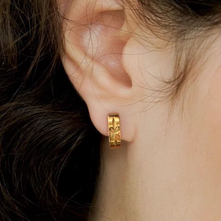 ペア アクセサリー ピアス 星光輝くフープピアス