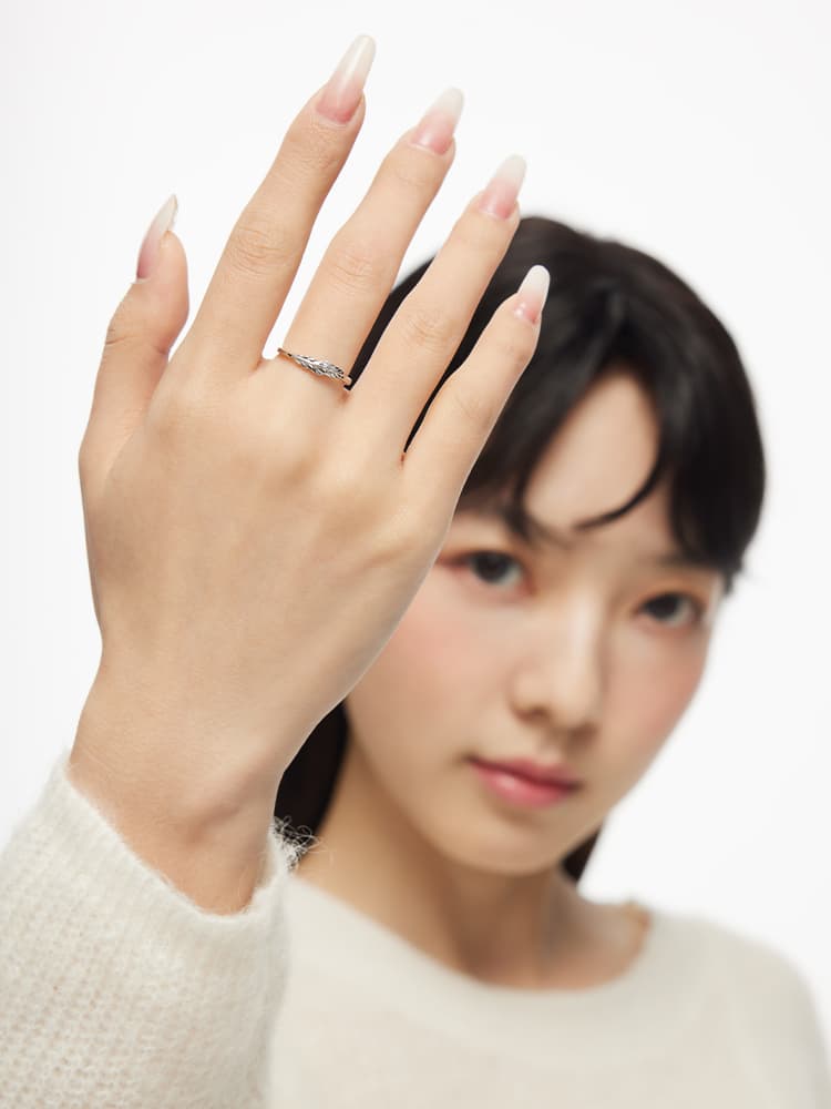 ペア アクセサリー 羽と波紋が織りなす銀製ペア指輪セット