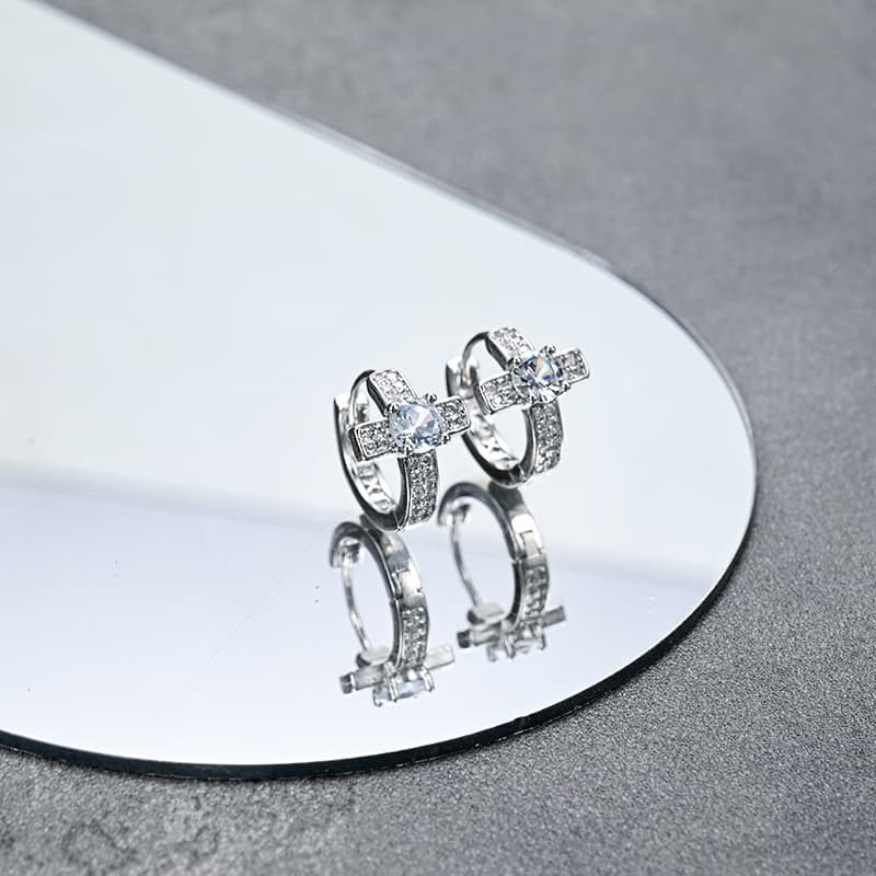 ペア アクセサリー 十字架の輝き フープピアス
